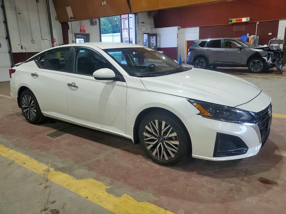 2023 NISSAN ALTIMA SV 4