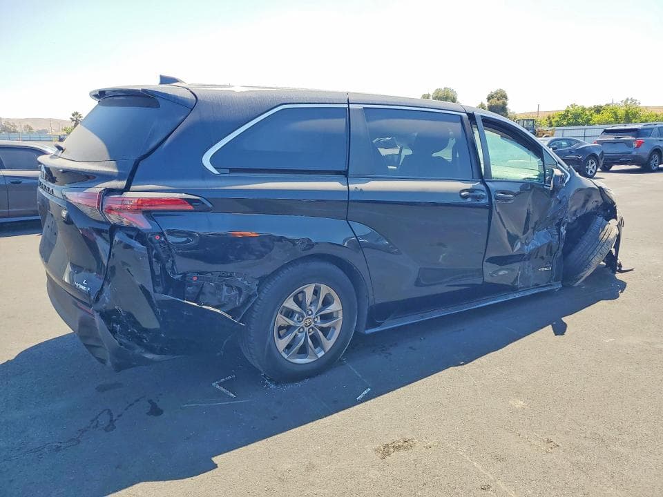2021 TOYOTA SIENNA LE 3