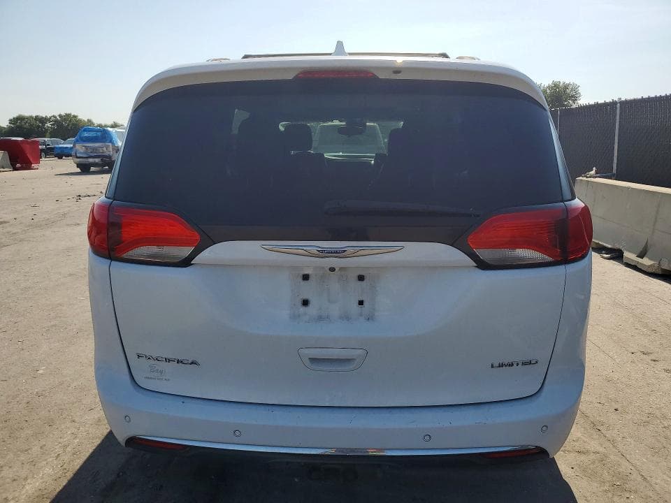 2018 CHRYSLER PACIFICA LIMITED 6