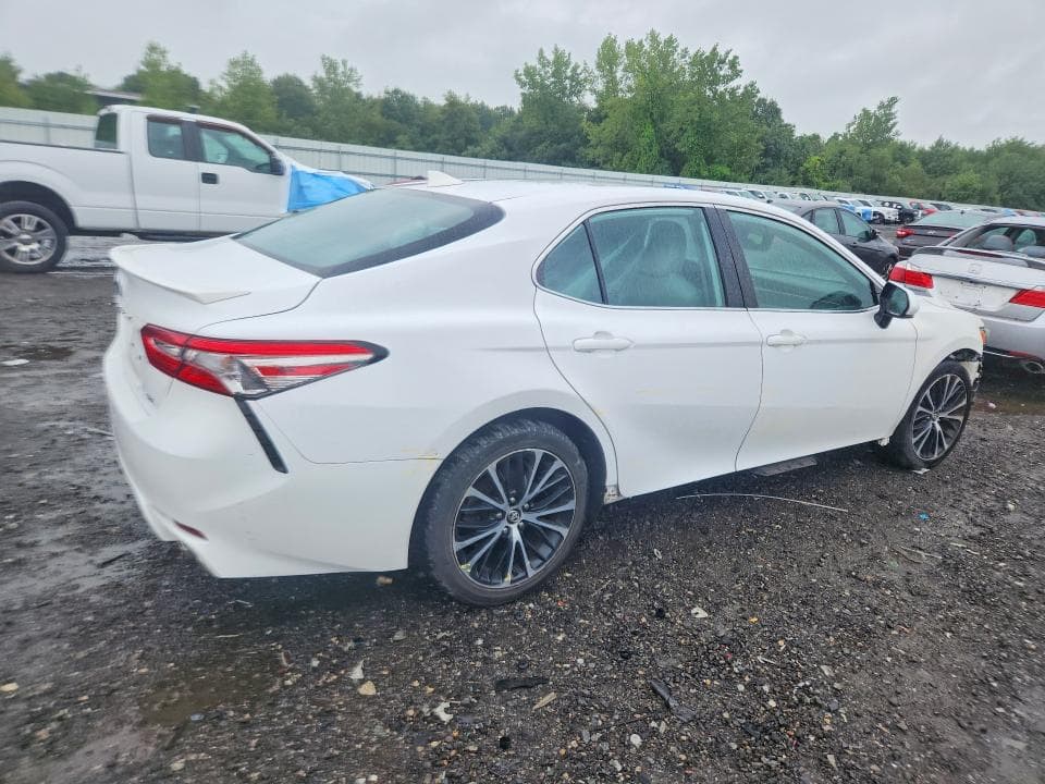 2019 TOYOTA CAMRY SE 3