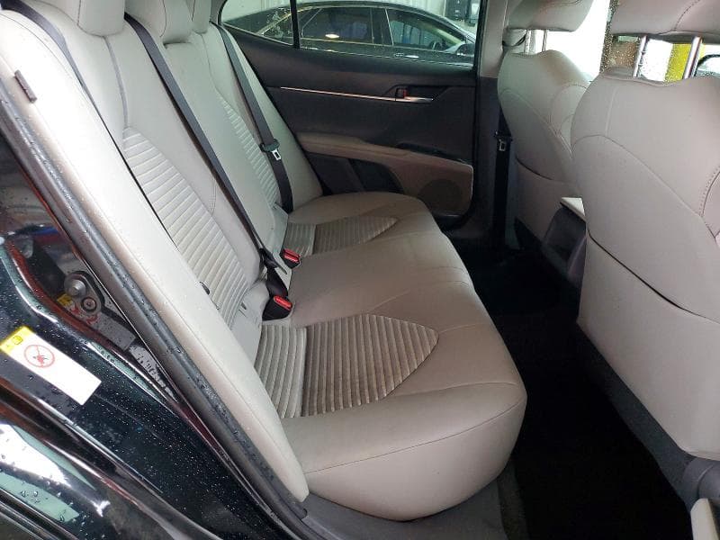 2018 TOYOTA CAMRY SE 10