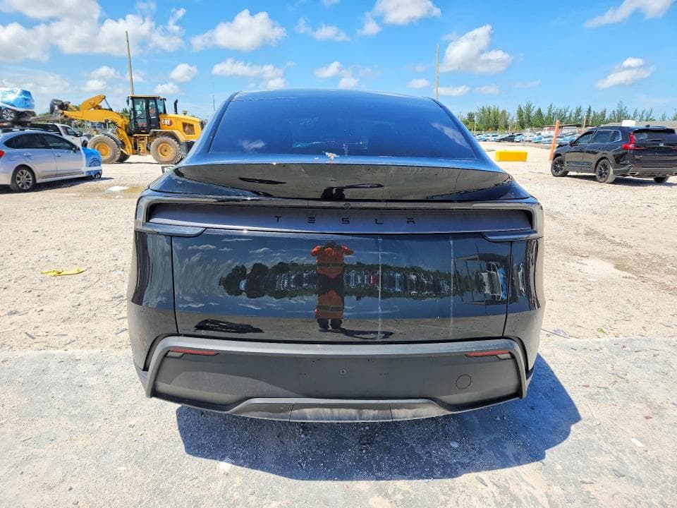 2026 TESLA MODEL Y 6
