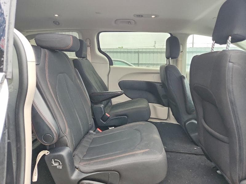 2017 CHRYSLER PACIFICA TOURING 11