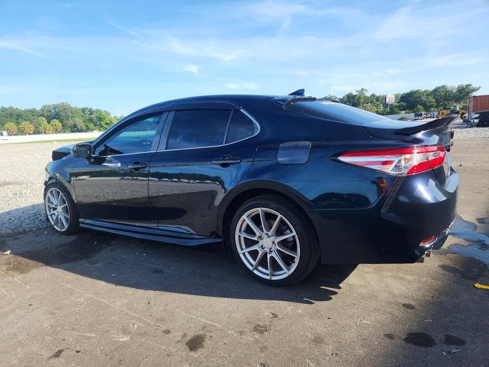 2020 TOYOTA CAMRY SE 2