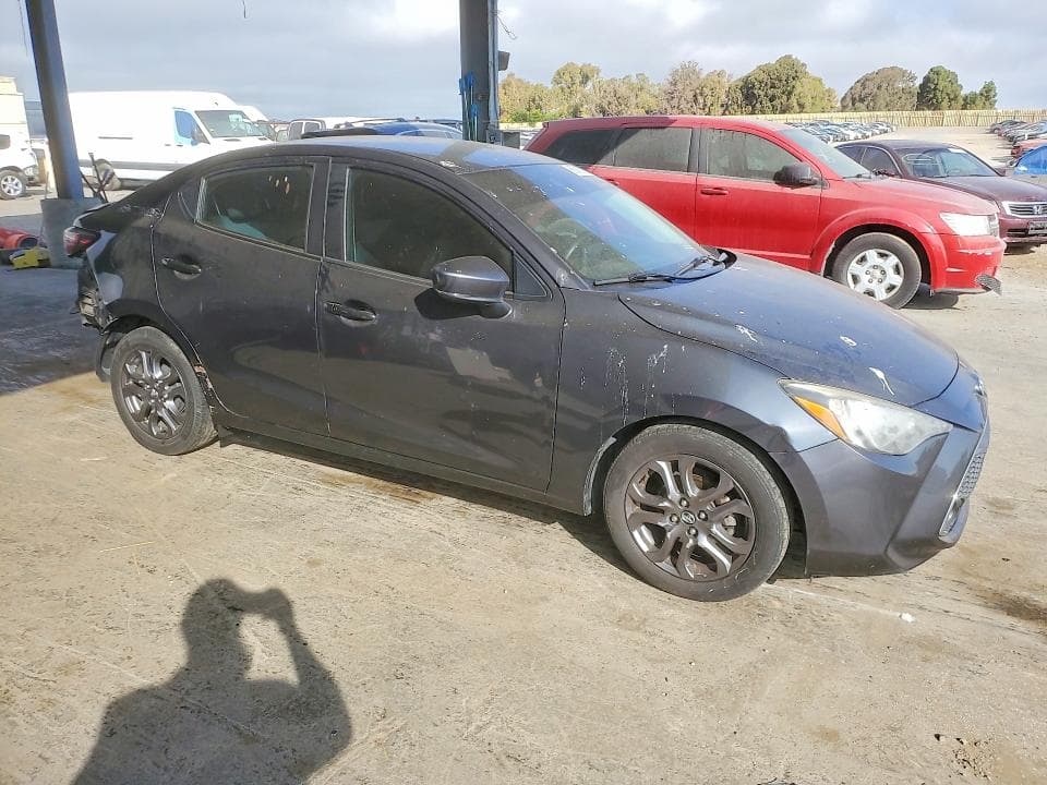 2019 TOYOTA YARIS LE 4