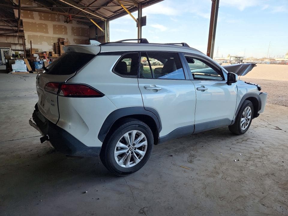 2024 TOYOTA COROLLA CROSS LE 3