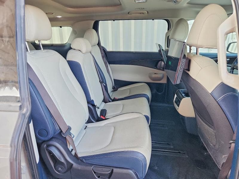 2025 KIA CARNIVAL SX PRESTIGE 11