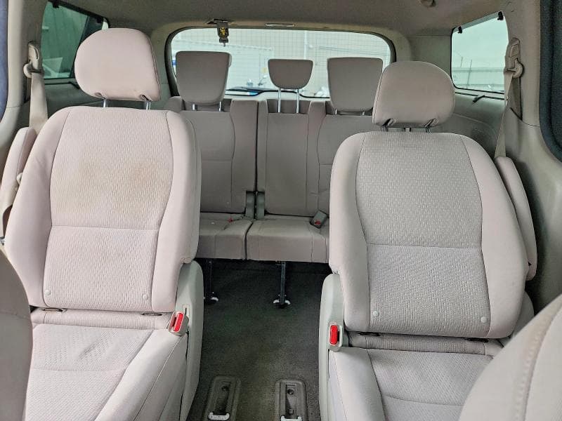 2017 KIA SEDONA LX 10