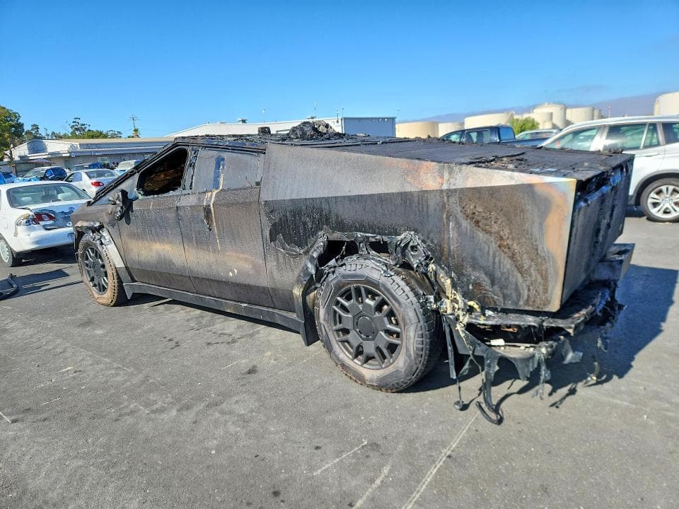2024 TESLA CYBERTRUCK 2