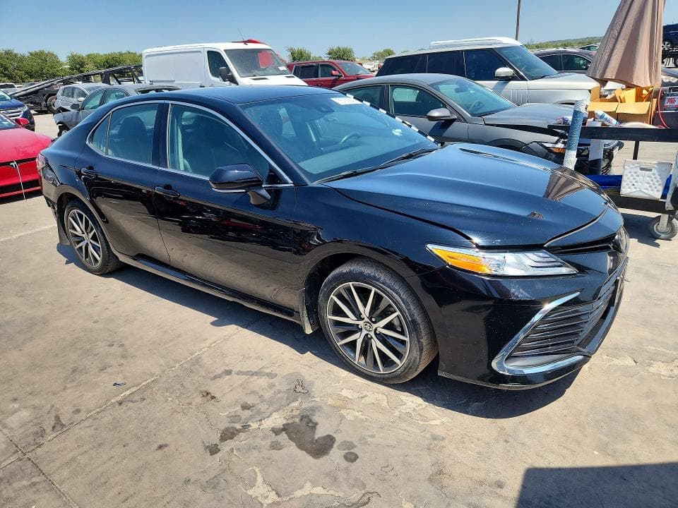2024 TOYOTA CAMRY XLE 4