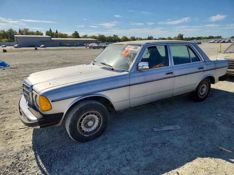 1982 MERCEDES-BENZ 300 D - 1
