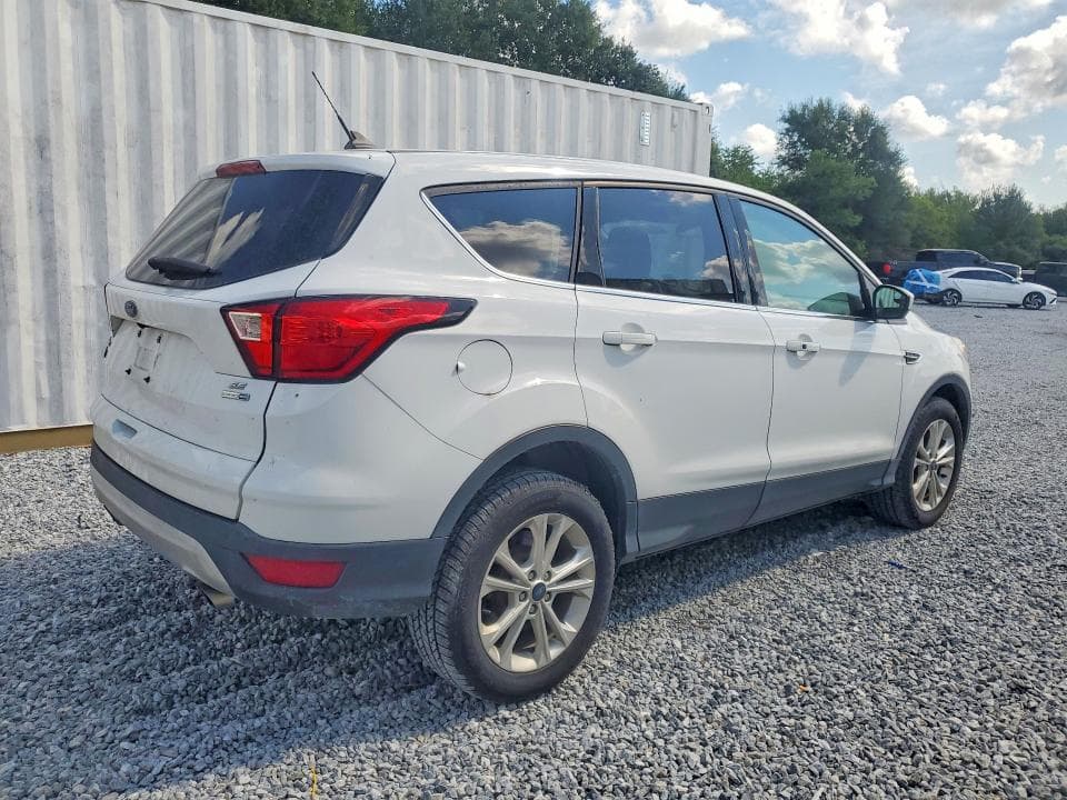 2019 FORD ESCAPE SE 3