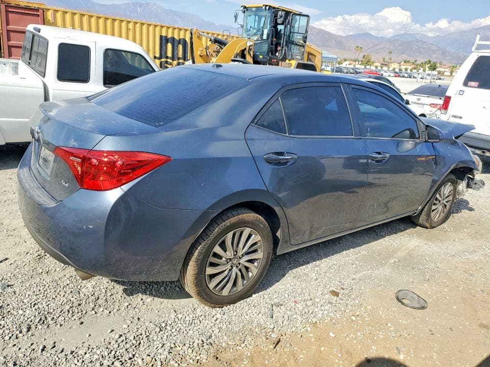 2018 TOYOTA COROLLA XLE 3