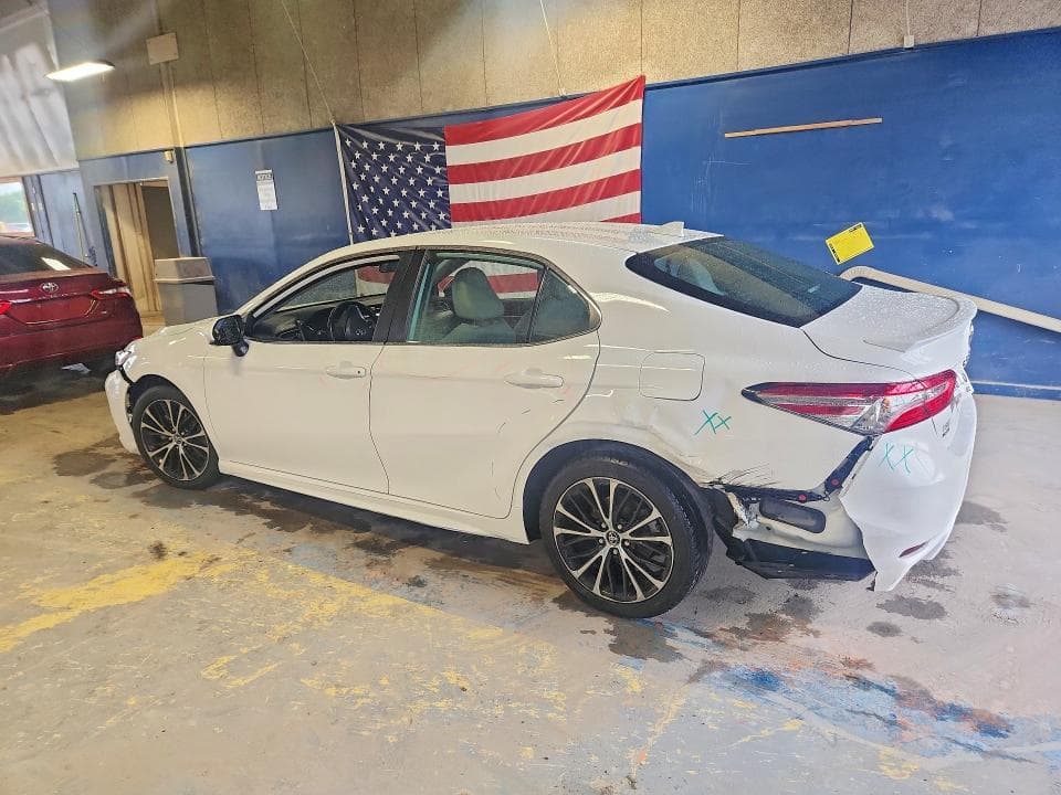 2020 TOYOTA CAMRY SE 2