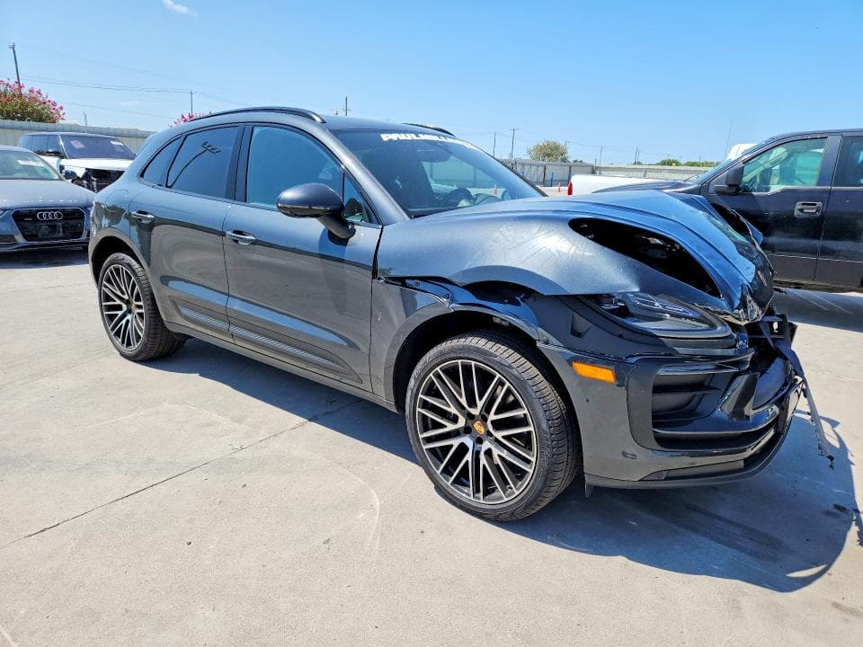 2026 PORSCHE MACAN BASE 4