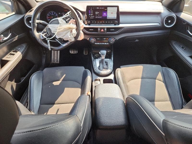 2023 KIA FORTE GT LINE 8