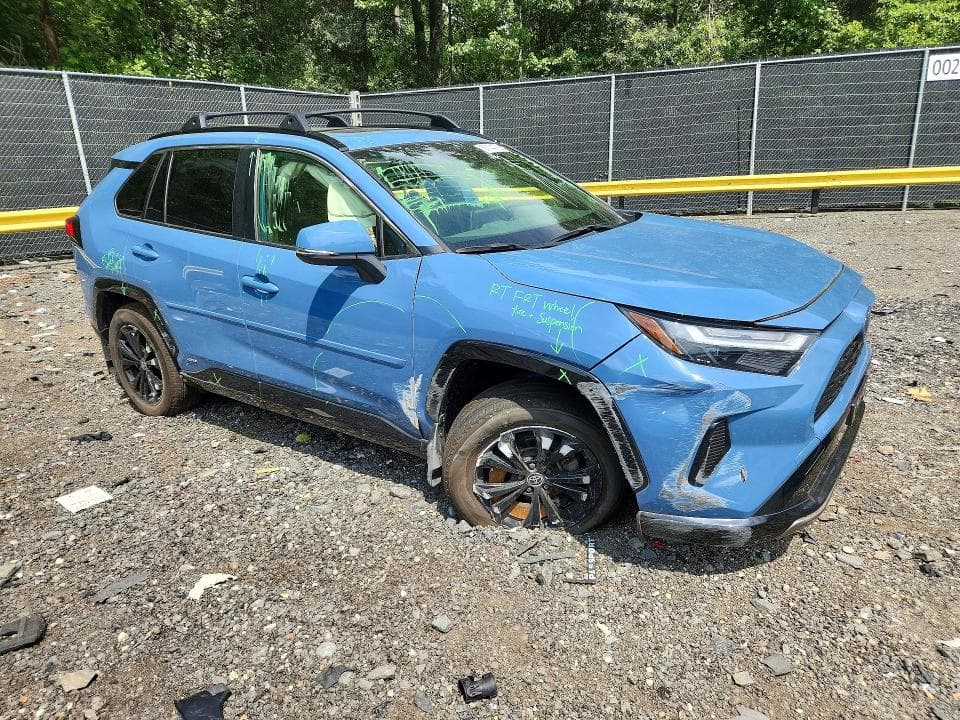 2022 TOYOTA RAV4 SE 4