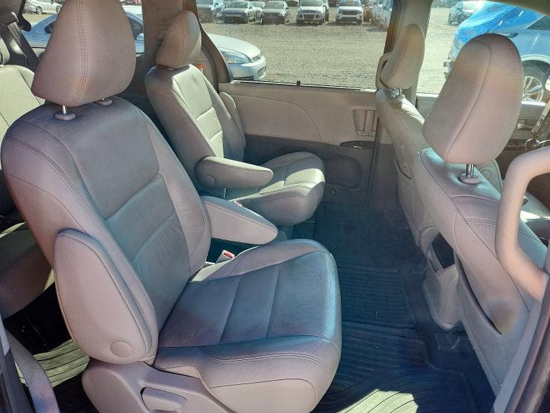 2017 TOYOTA SIENNA XLE 7-PASSENGER 10