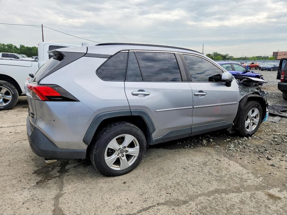 2019 TOYOTA RAV4 XLE 3