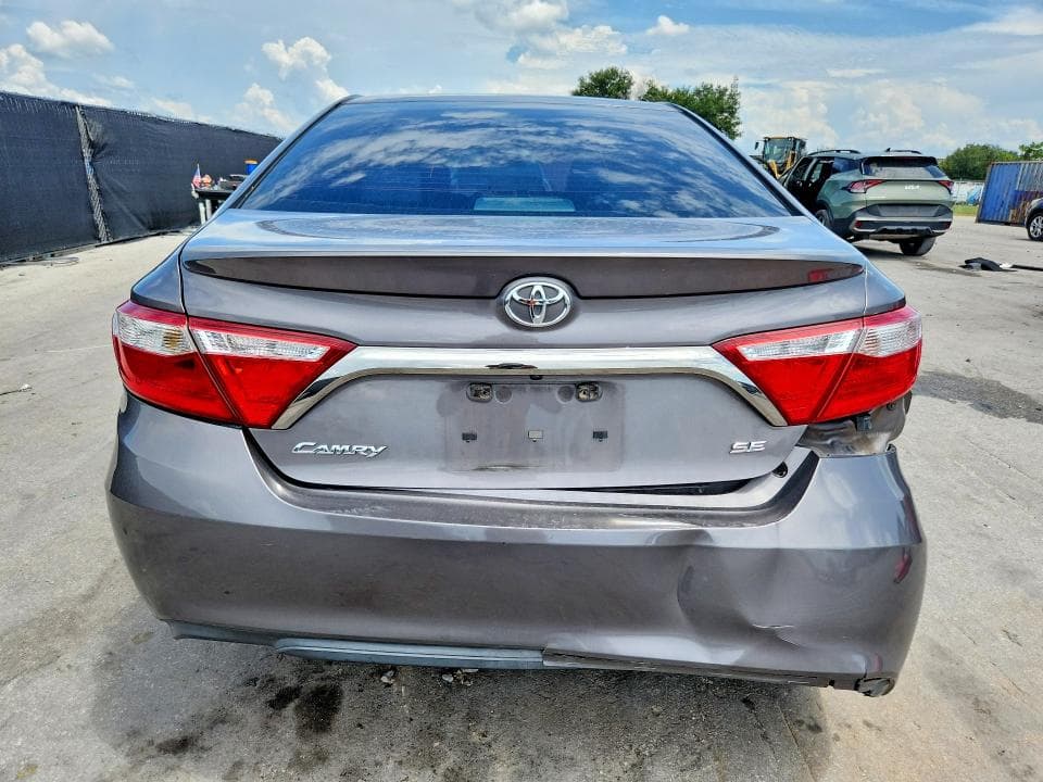 2017 TOYOTA CAMRY SE 6