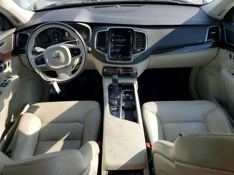 2017 VOLVO XC90 T6 8