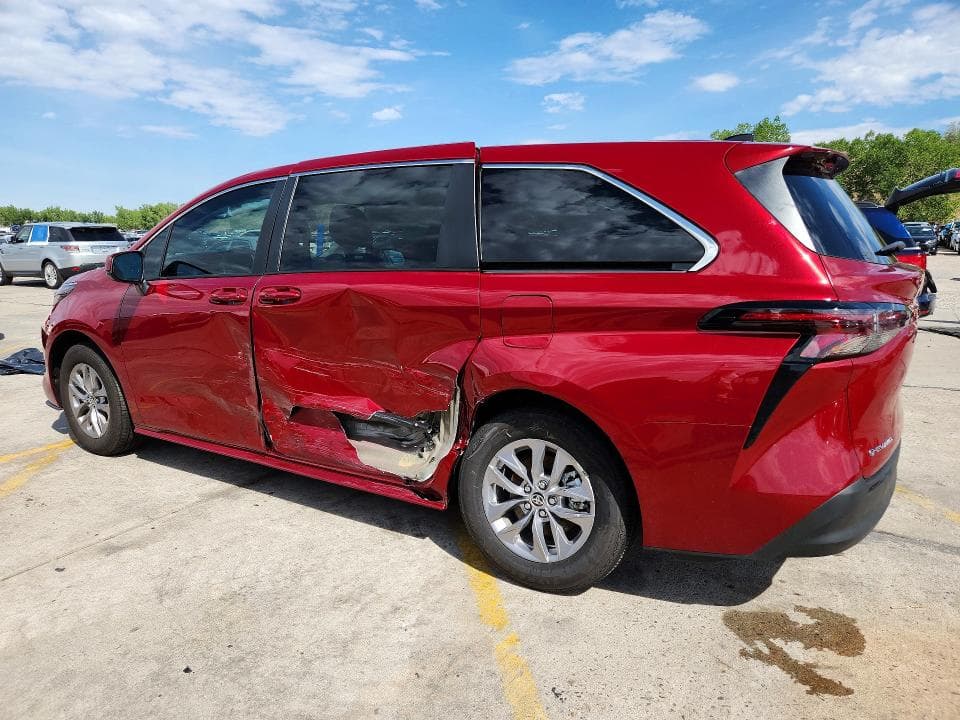 2026 TOYOTA SIENNA LE 2