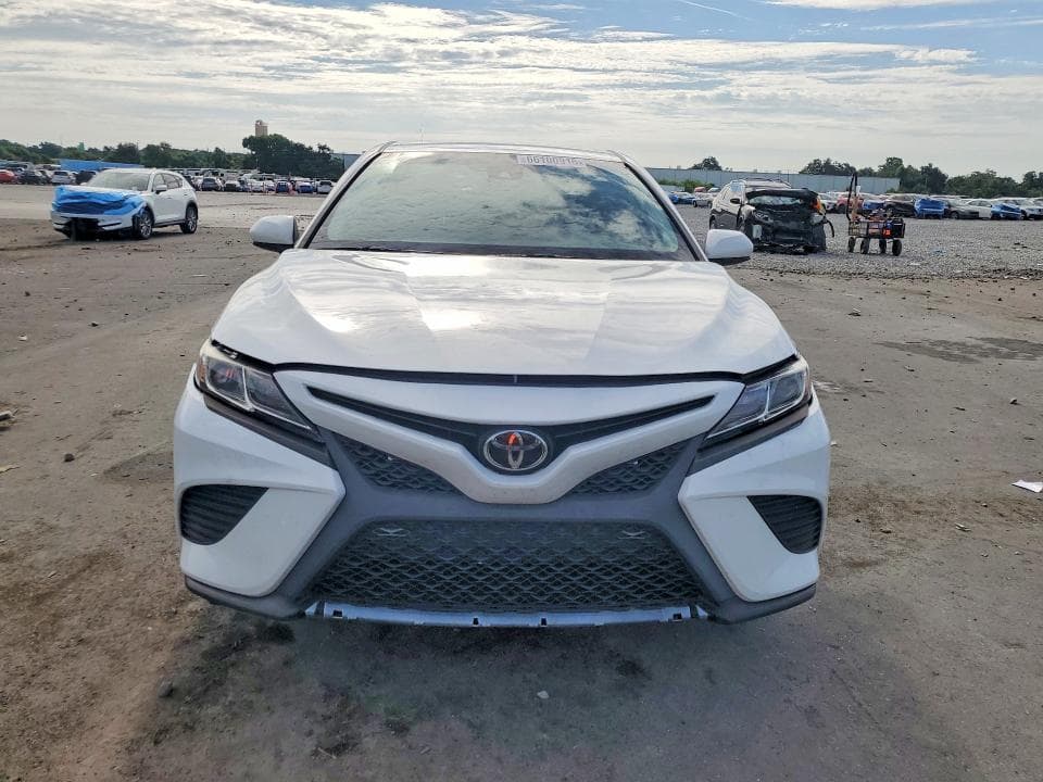2020 TOYOTA CAMRY SE 5