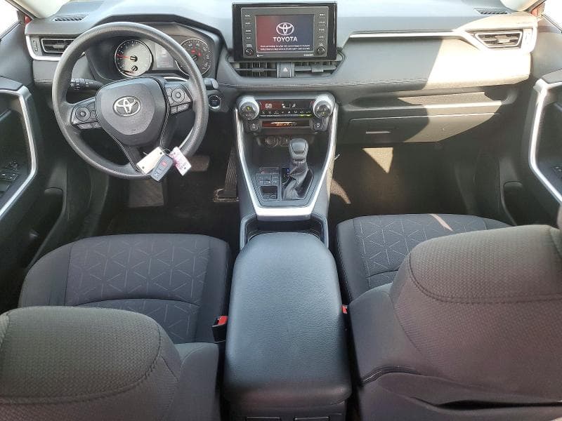 2020 TOYOTA RAV4 XLE 8