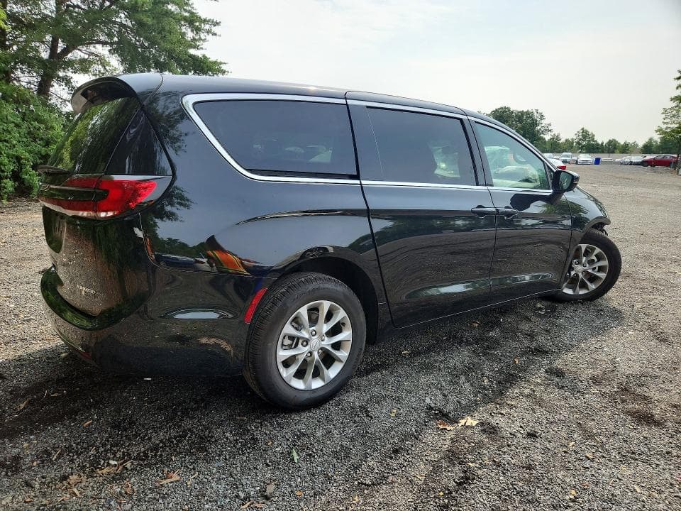 2026 CHRYSLER PACIFICA LIMITED 3