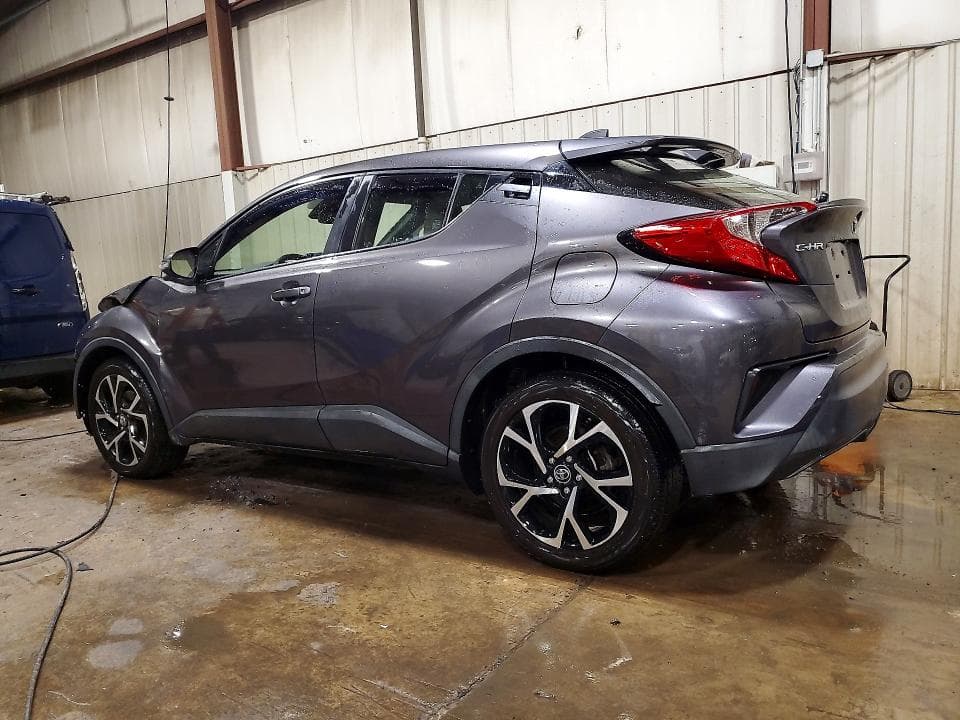 2019 TOYOTA C-HR XLE 2