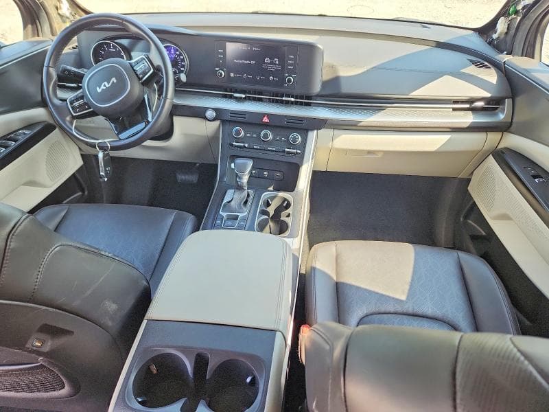 2024 KIA CARNIVAL LX 8