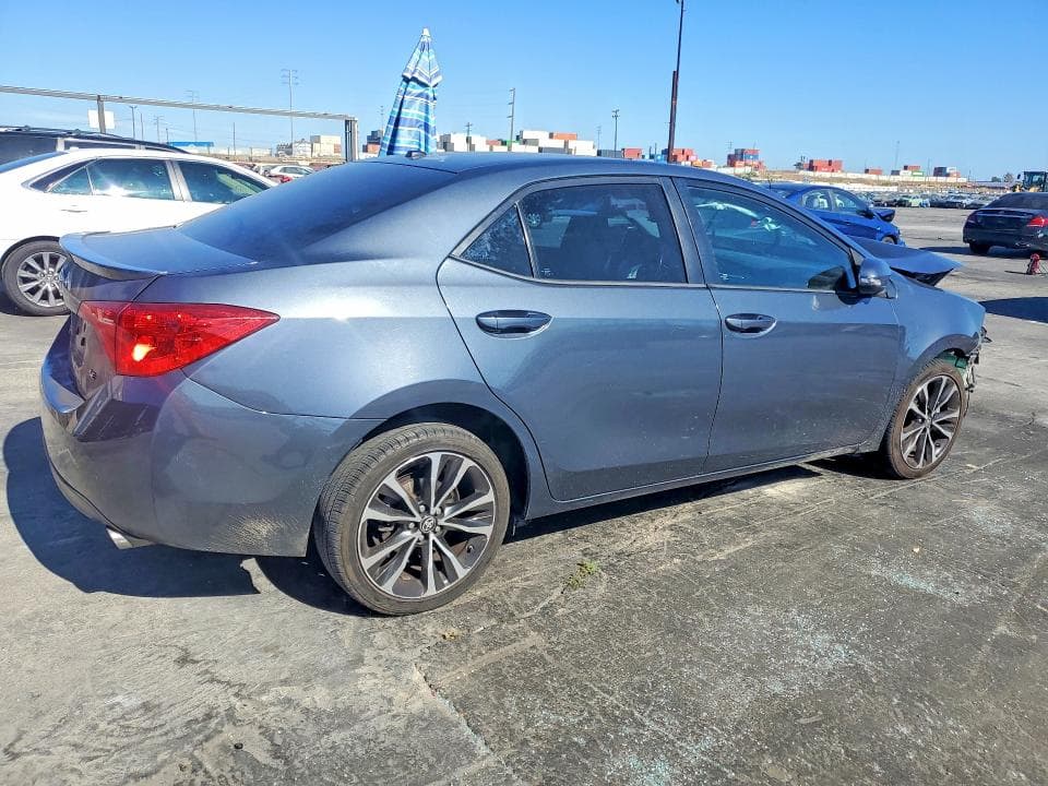 2017 TOYOTA COROLLA SE 3