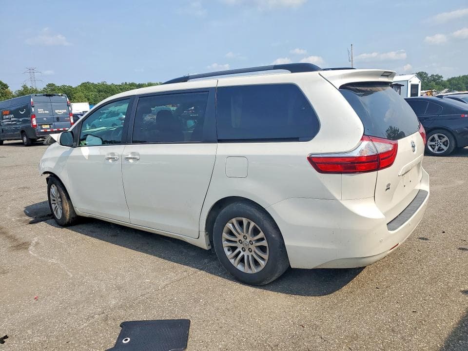2017 TOYOTA SIENNA XLE 8-PASSENGER 2