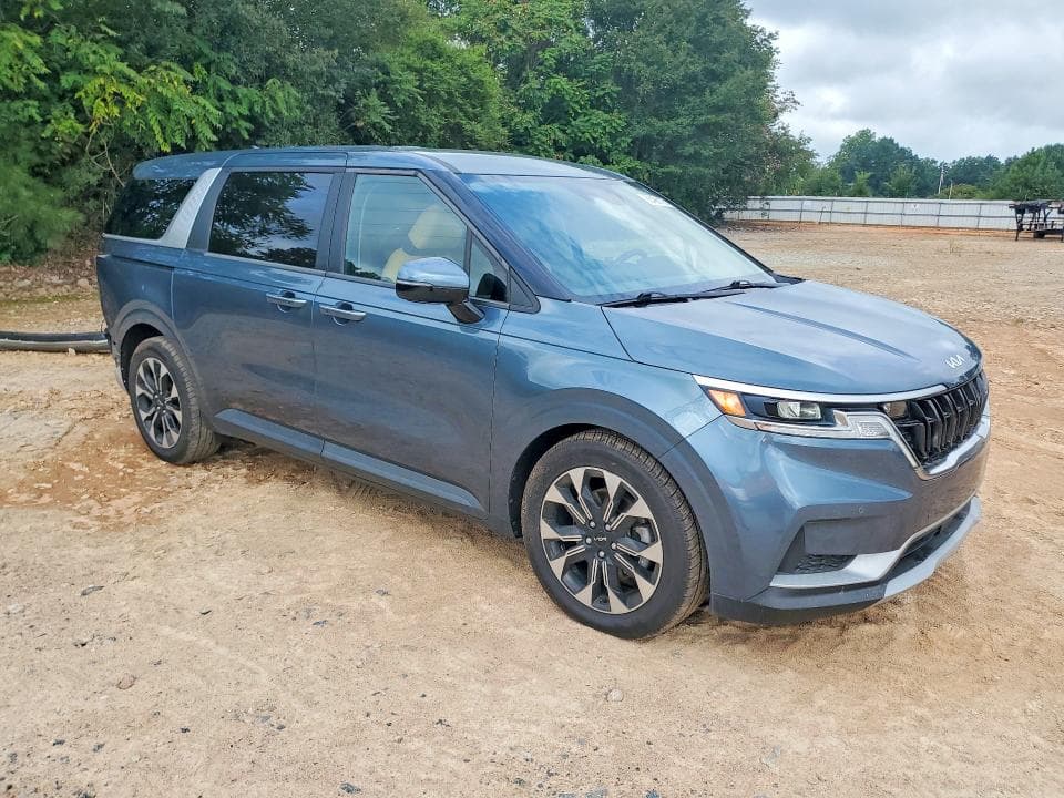 2024 KIA CARNIVAL EX 4