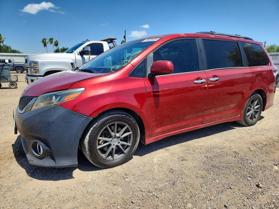 2017 TOYOTA SIENNA SE - 1