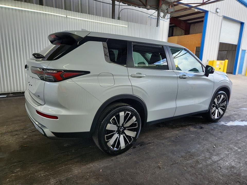 2025 MITSUBISHI OUTLANDER SE 3