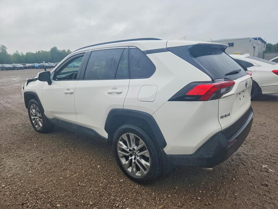 2021 TOYOTA RAV4 XLE 2