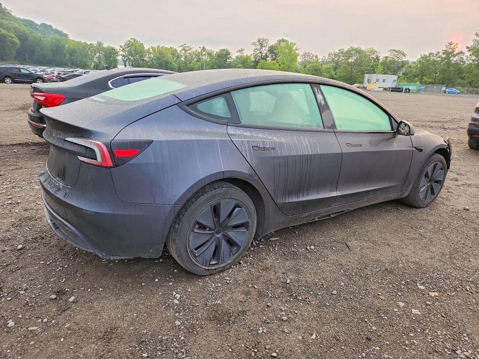 2025 TESLA MODEL 3 3