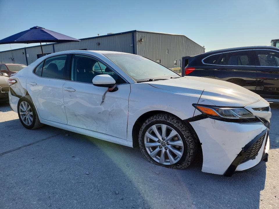 2020 TOYOTA CAMRY LE 4