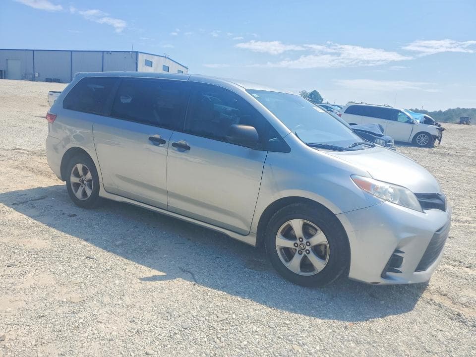 2020 TOYOTA SIENNA L 4