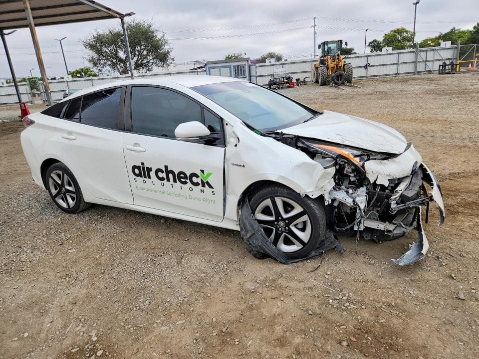 2017 TOYOTA PRIUS THREE TOURING 4