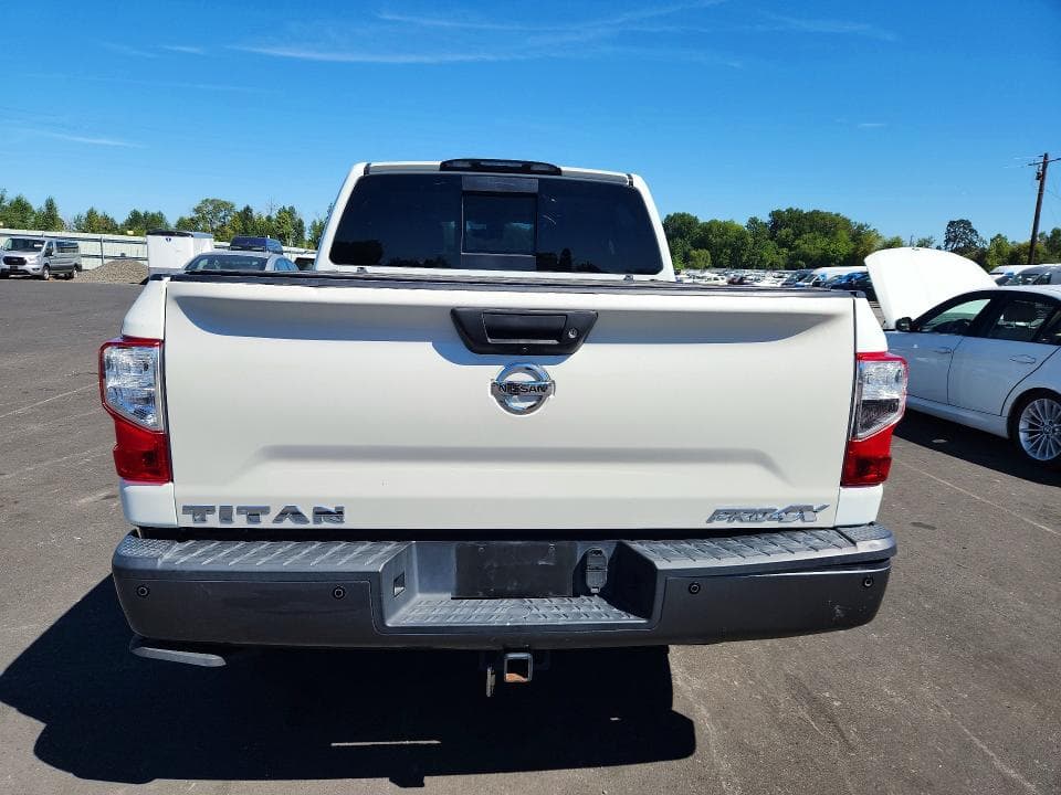 2017 NISSAN TITAN PRO-4X 6