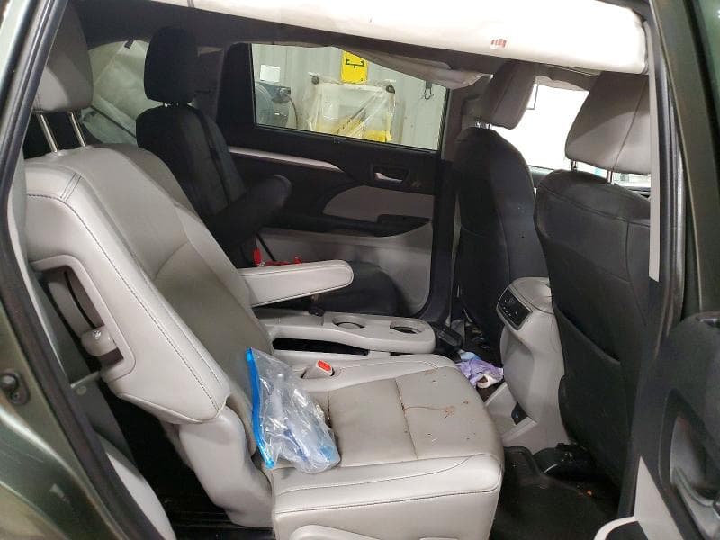 2019 TOYOTA HIGHLANDER XLE 11