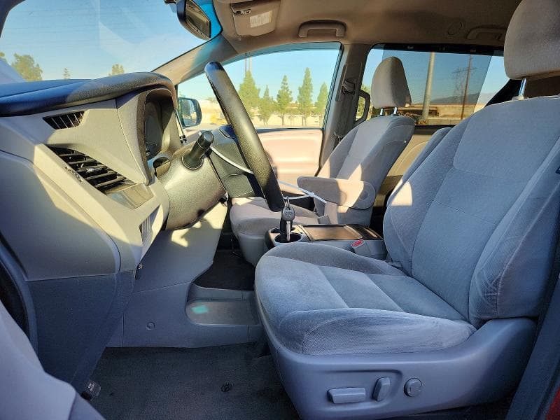 2017 TOYOTA SIENNA LE 8-PASSENGER 7