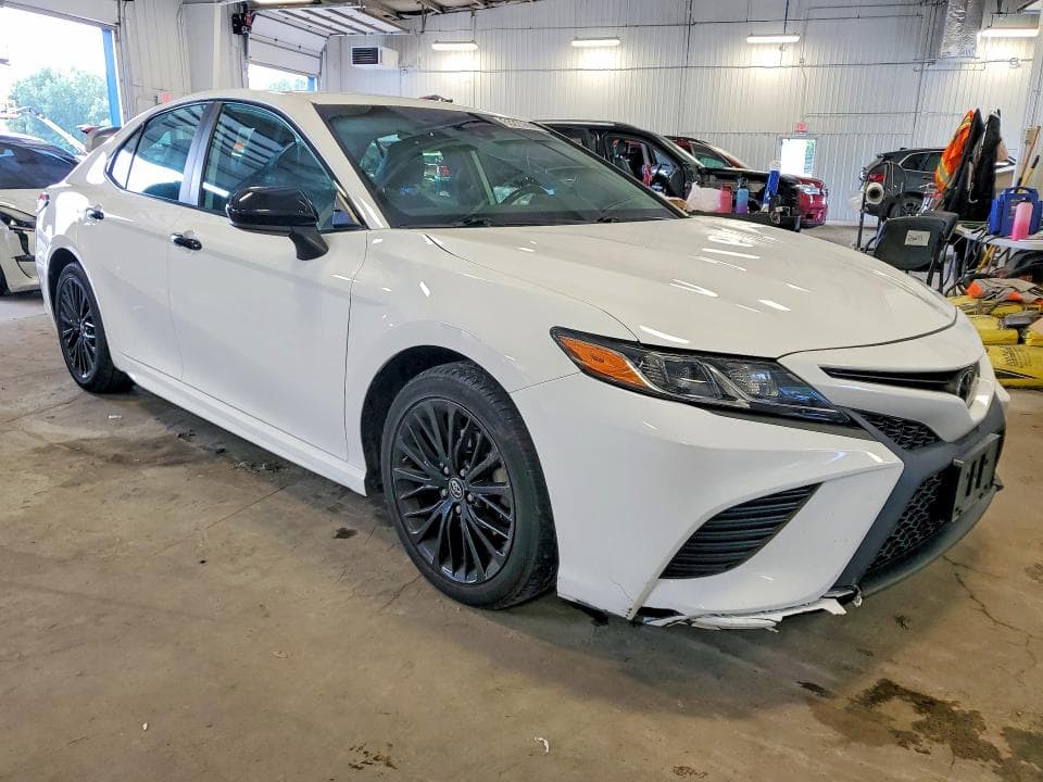 2019 TOYOTA CAMRY SE 4