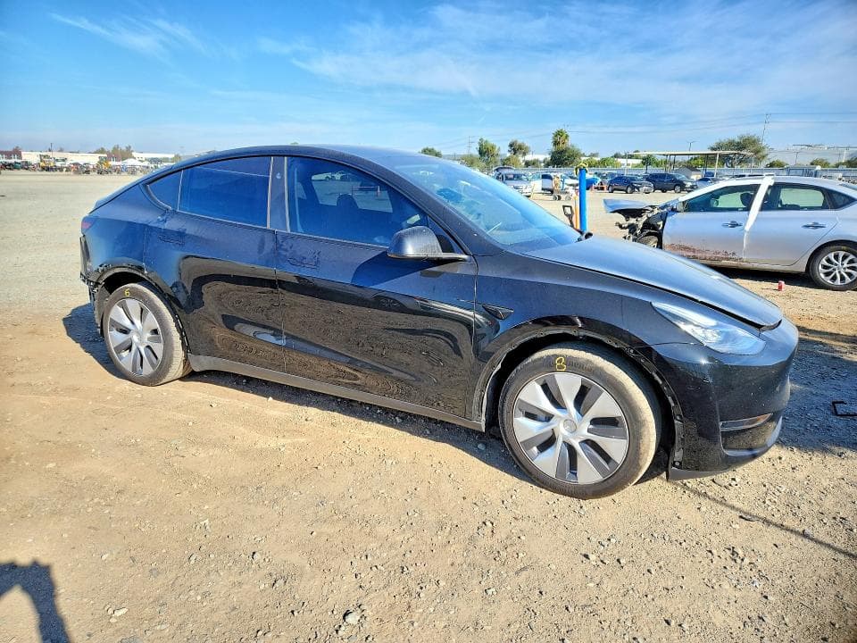 2023 TESLA MODEL Y 4