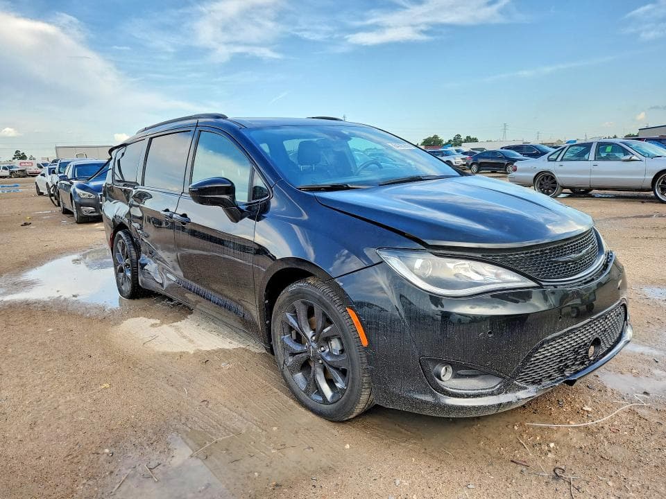 2020 CHRYSLER PACIFICA TOURING L 4