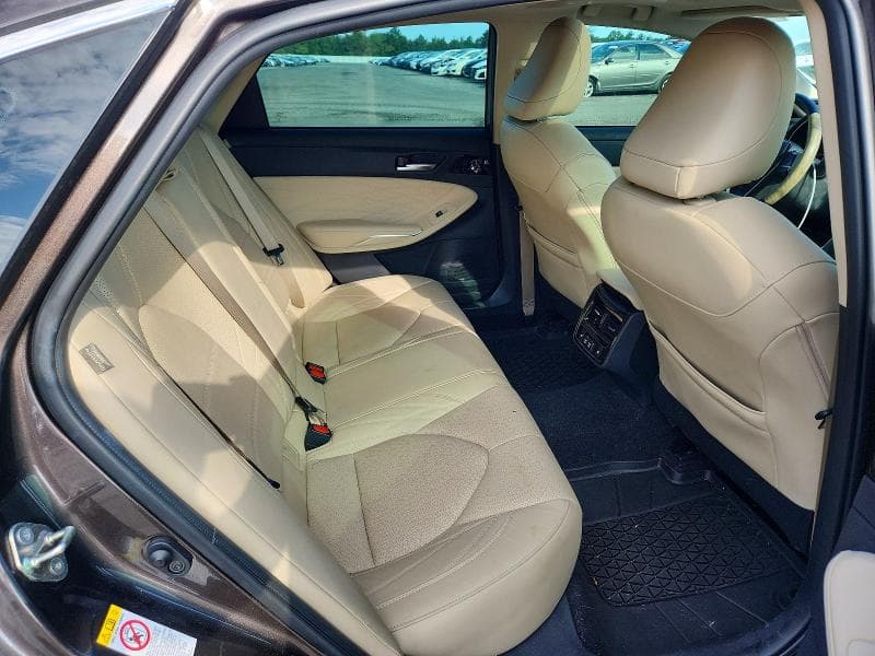 2019 TOYOTA AVALON LIMITED 10