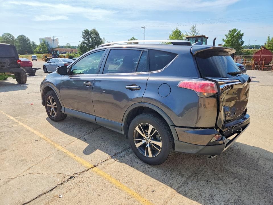2018 TOYOTA RAV4 XLE 2