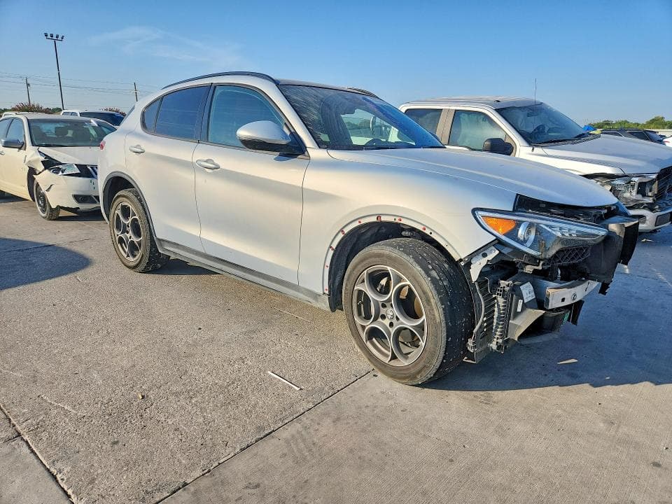 2022 ALFA ROMEO STELVIO 4